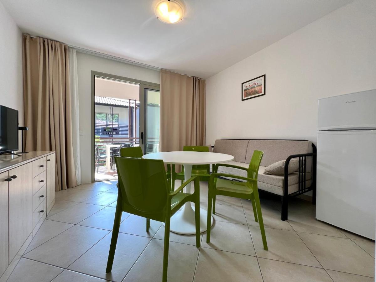 Prassitele Apartments Линьяно-Саббьядоро Экстерьер фото